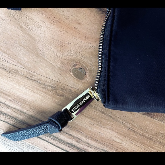 Designer Steve Madden Wallet/ accessory bag-black - Picture 2 of 3